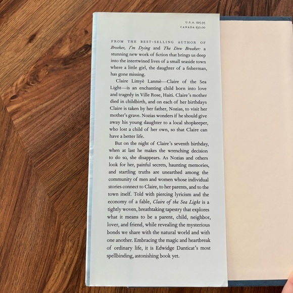 📚2/$12📚 Novel: Claire of the Sea Light by Edwidge Danticat - Picture 3 of 3
